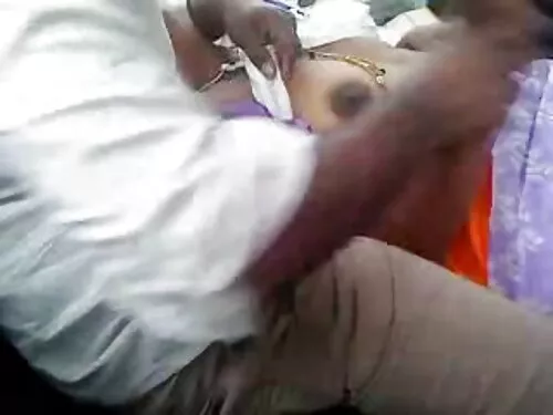 Buxom कालो कपाल भएको ...