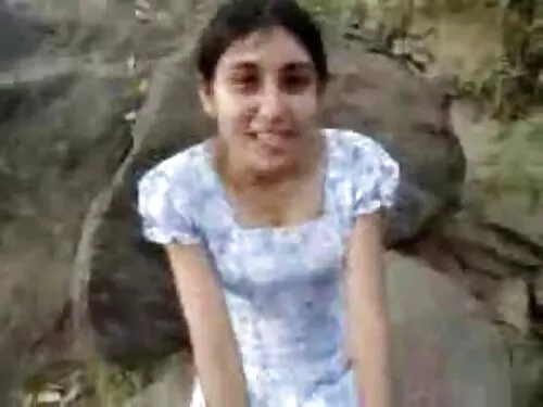 सुन्दर गोरा केली टेल ...